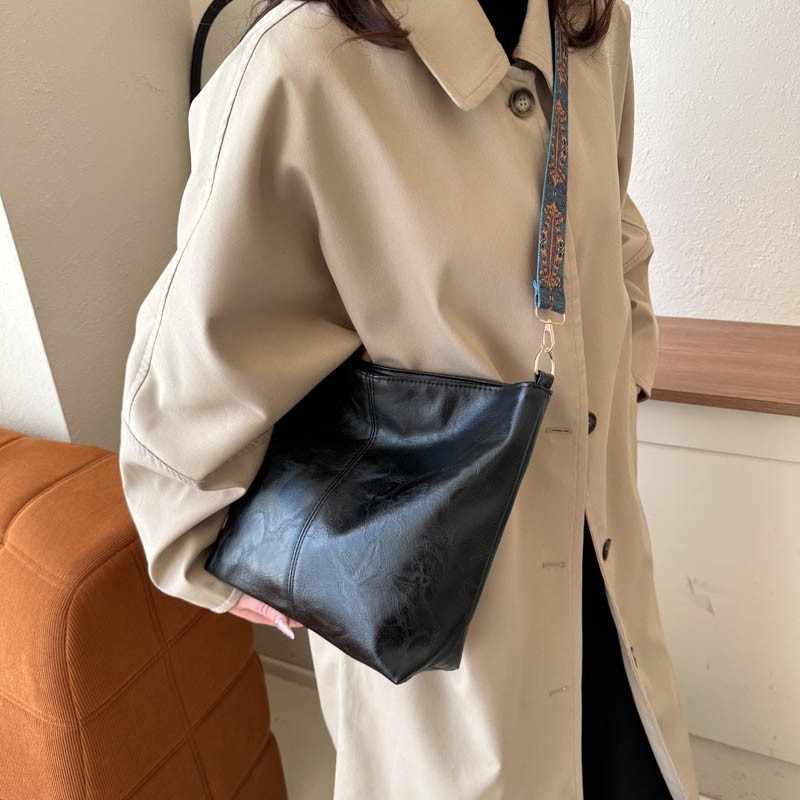 Túi tote da PU vintage - ảnh 3 đeo trên vai, màu đen